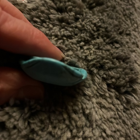 NWOT 1.5” carved Howlite rose dyed turquoise pendant - Picture 3 of 3